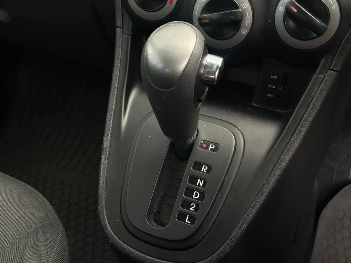 2013-hyundai-i10-12-active-auto-big-7