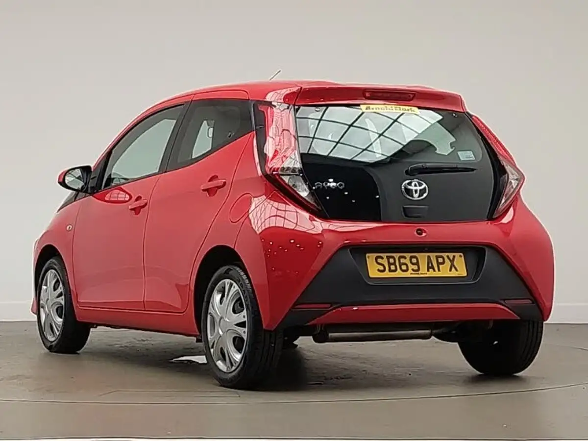 2019-toyota-aygo-10-vvt-i-x-play-big-1