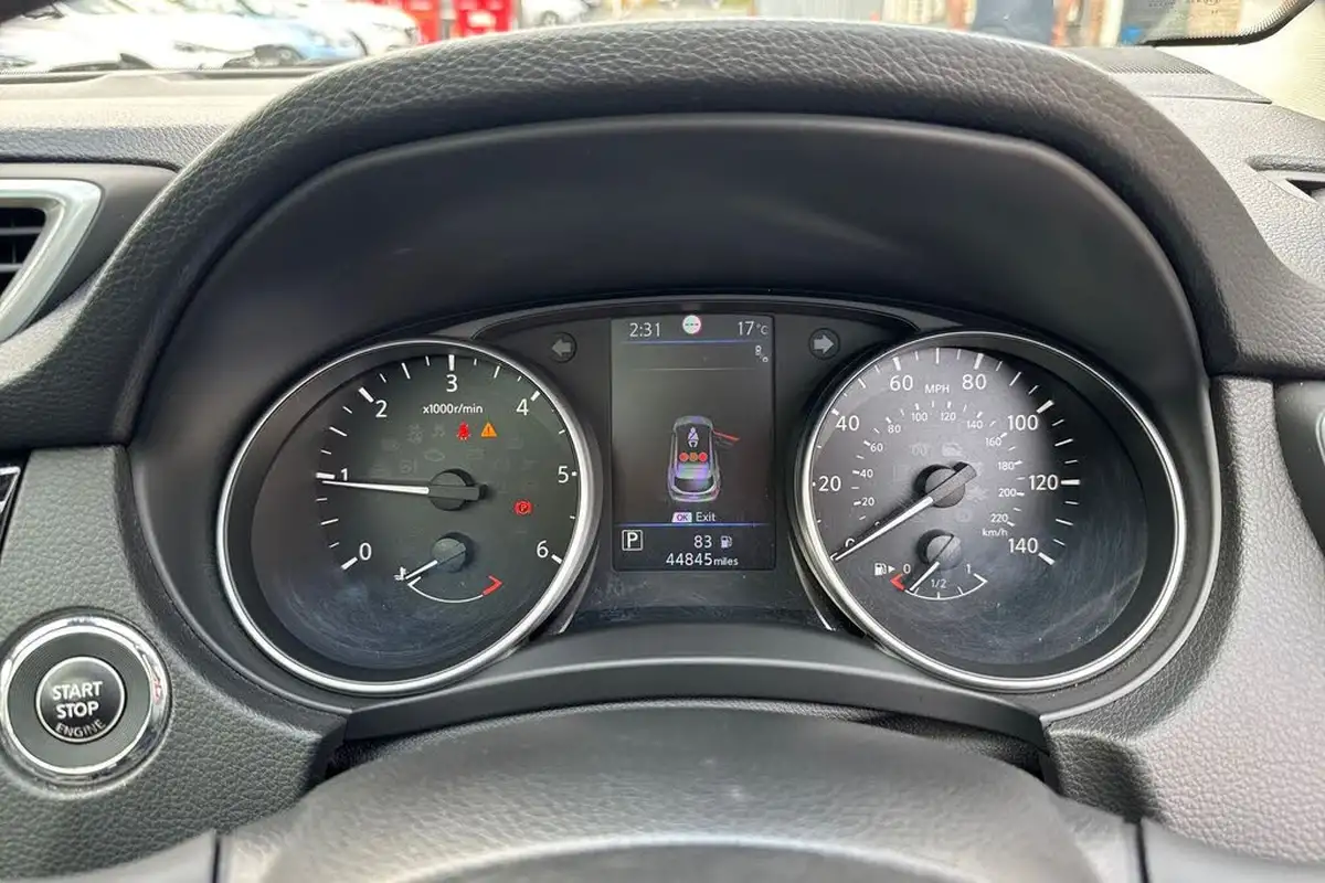 2019-nissan-qashqai-15dci-tekna-19in-alloysglass-roof-pack-dct-big-32