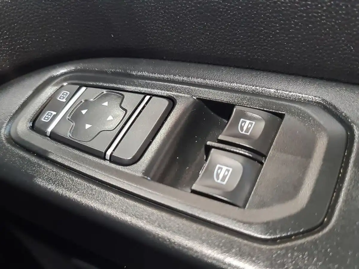 2023-renault-trafic-passenger-20-blue-dci-sl28-150-business-big-29