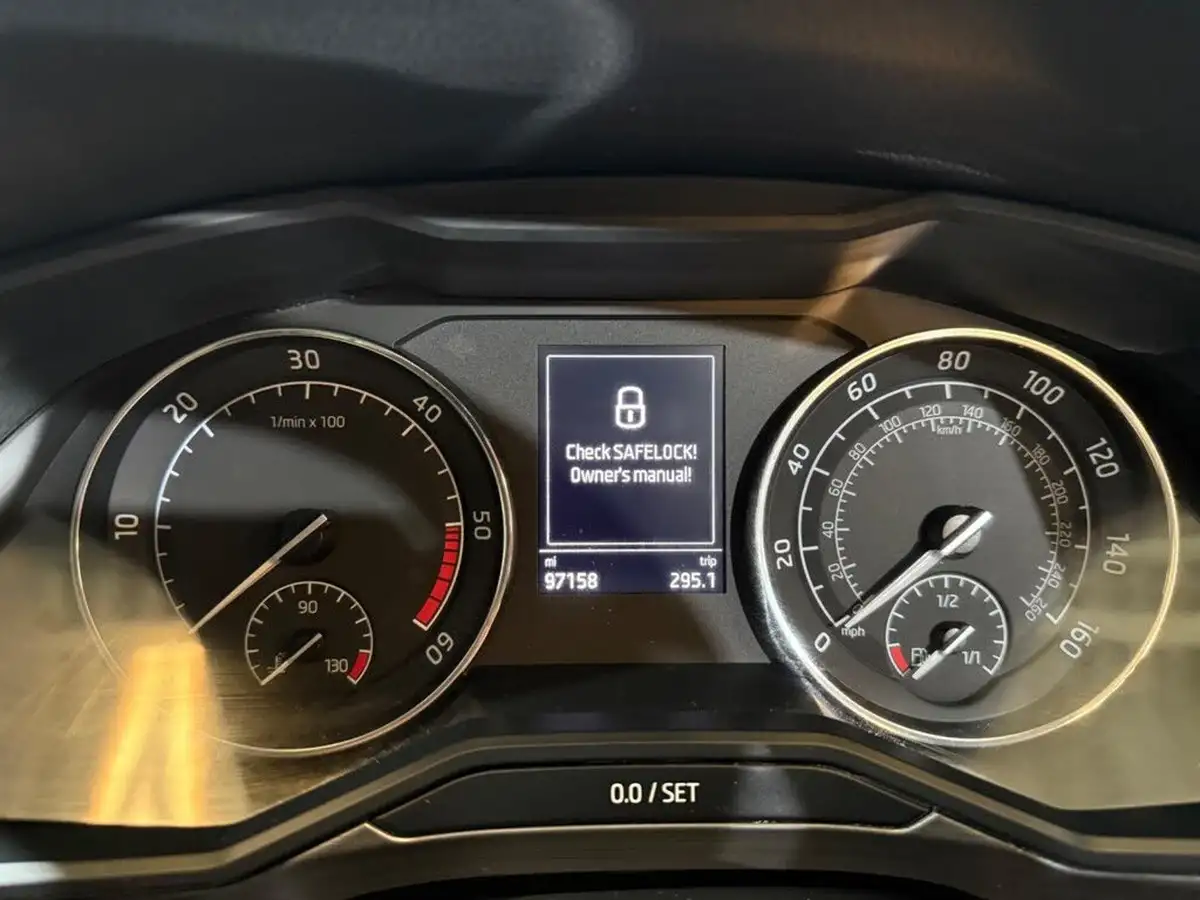 2017-skoda-superb-20tdi-se-technology-estate-dsg-big-23
