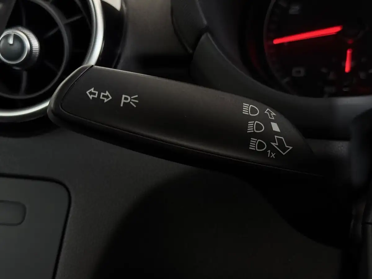 2015-audi-a1-14-s-line-125ps-ss-hatchback-3d-1395cc-big-22