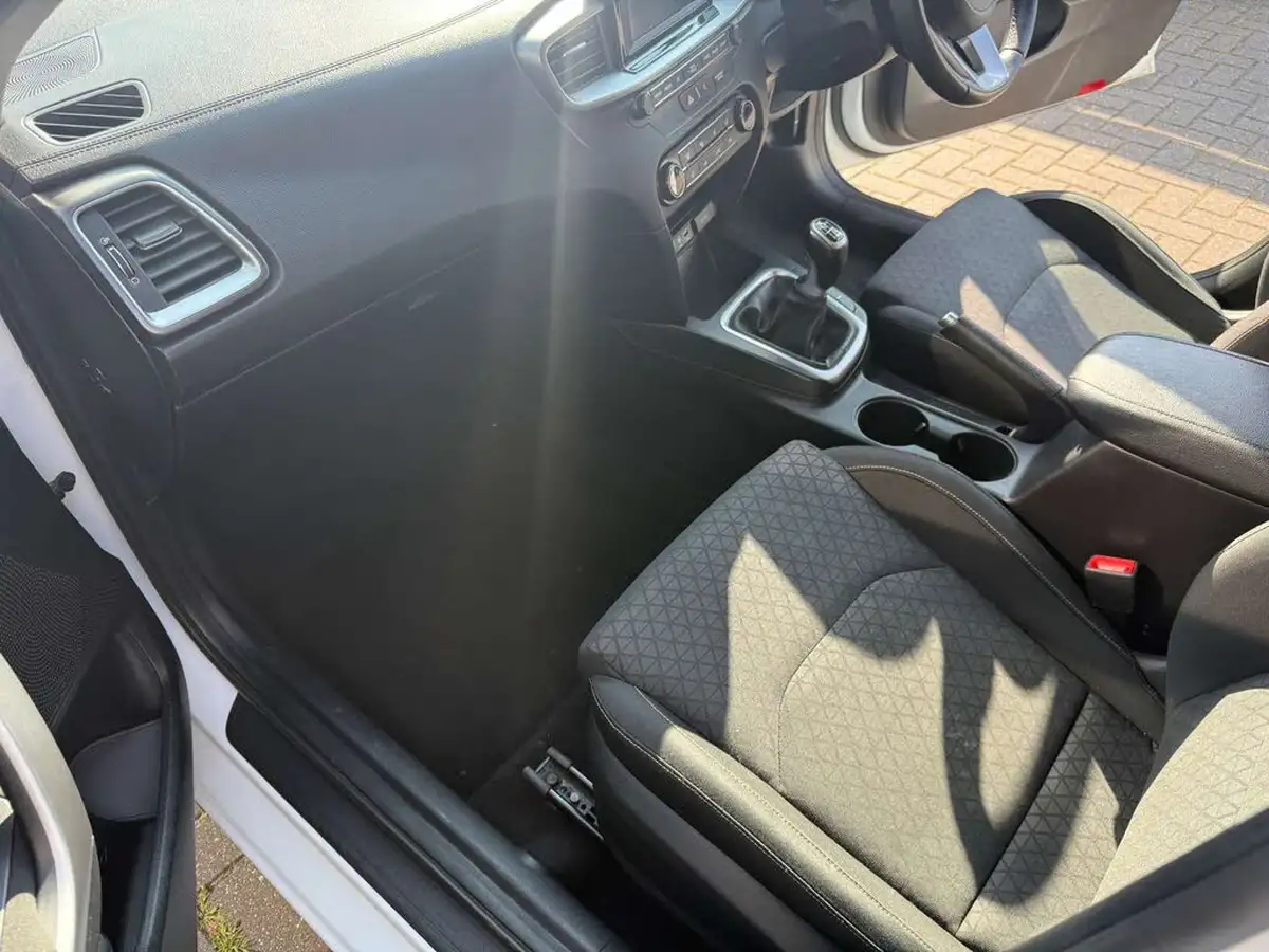 2019-kia-ceed-10-t-gdi-2-eco-hatchback-big-11
