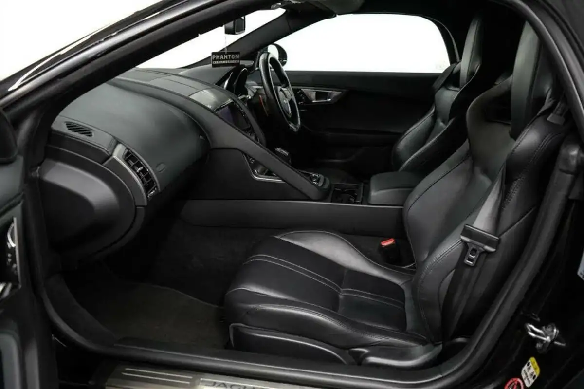 2013-jaguar-f-type-50-s-big-39