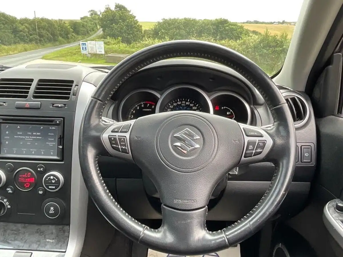 2013-suzuki-grand-vitara-24-sz5-169ps-4x4-big-33