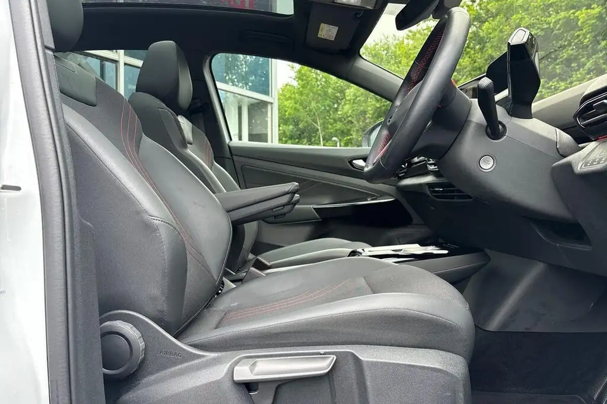2023-volkswagen-id5-e-gtx-style-299ps-awd-big-23
