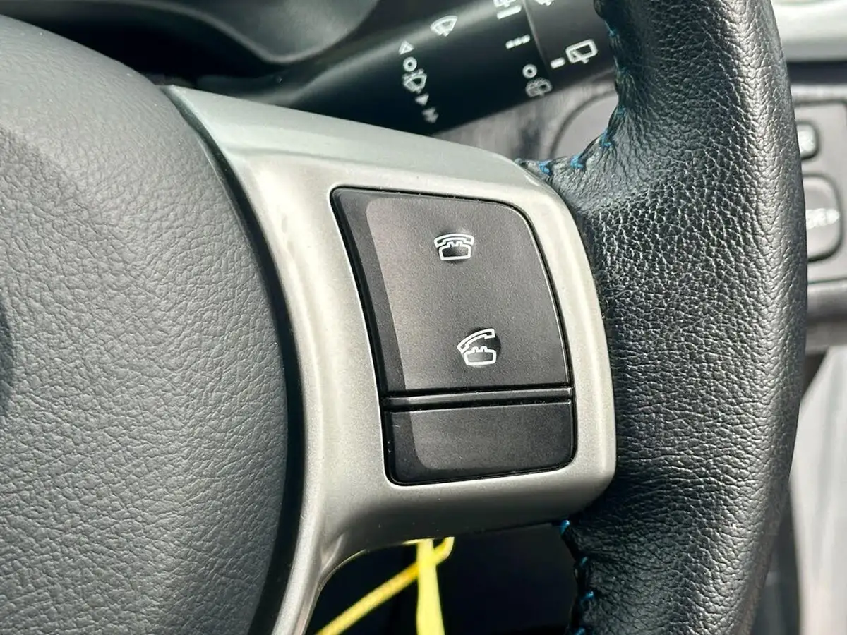 2012-toyota-yaris-15-vvt-i-t4-big-24