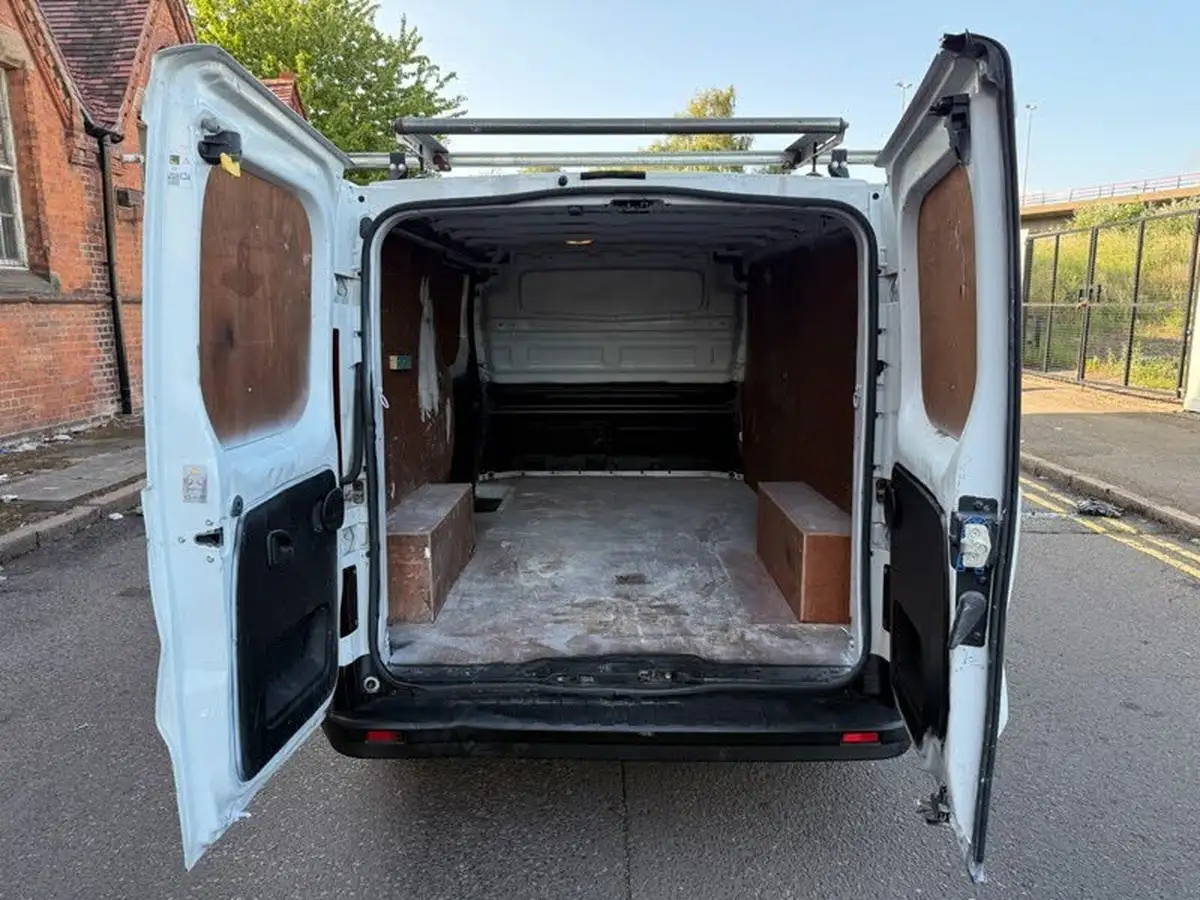 2017-renault-trafic-16dci-ll29-120-business-e6-panel-big-19