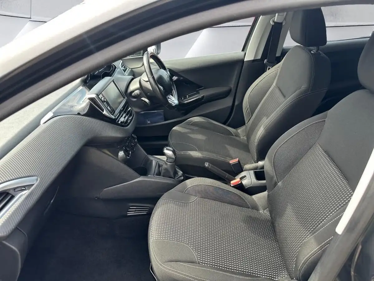 2015-peugeot-208-12-puretech-allure-82bhp-5d-big-13