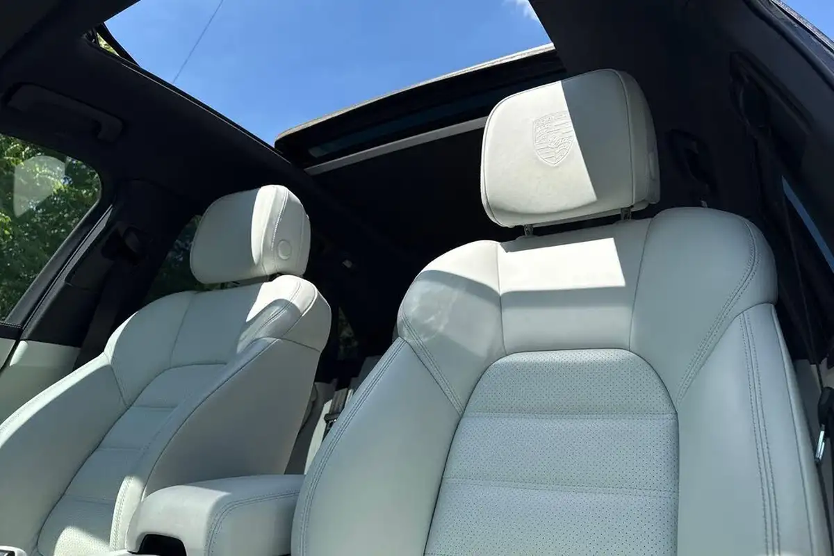 2022-porsche-macan-20-big-25