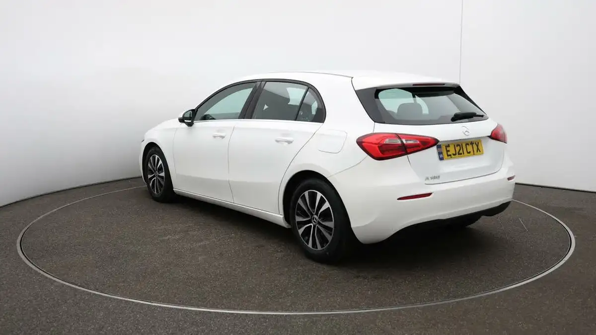 2021-mercedes-benz-a-class-13-a180-se-7g-dct-big-53