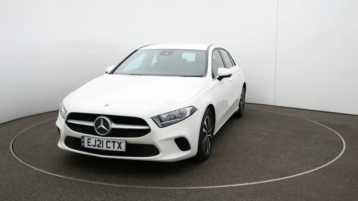 2021-mercedes-benz-a-class-13-a180-se-7g-dct-big-29