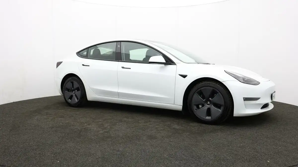 2022-tesla-model-3-e-long-range-big-38