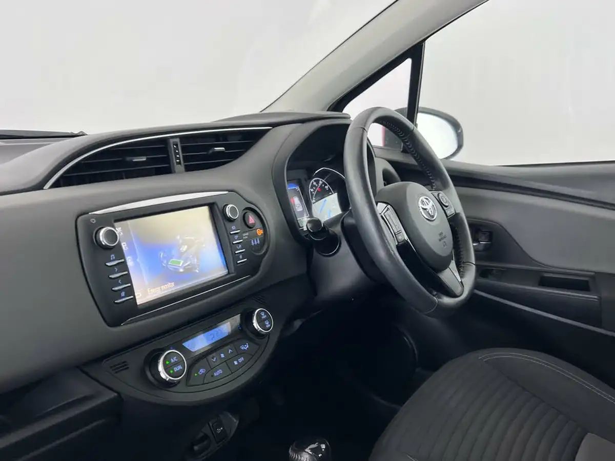 2019-toyota-yaris-15-vvt-i-icon-tech-98bhp-hybrid-1497cc-e-cvt-big-12