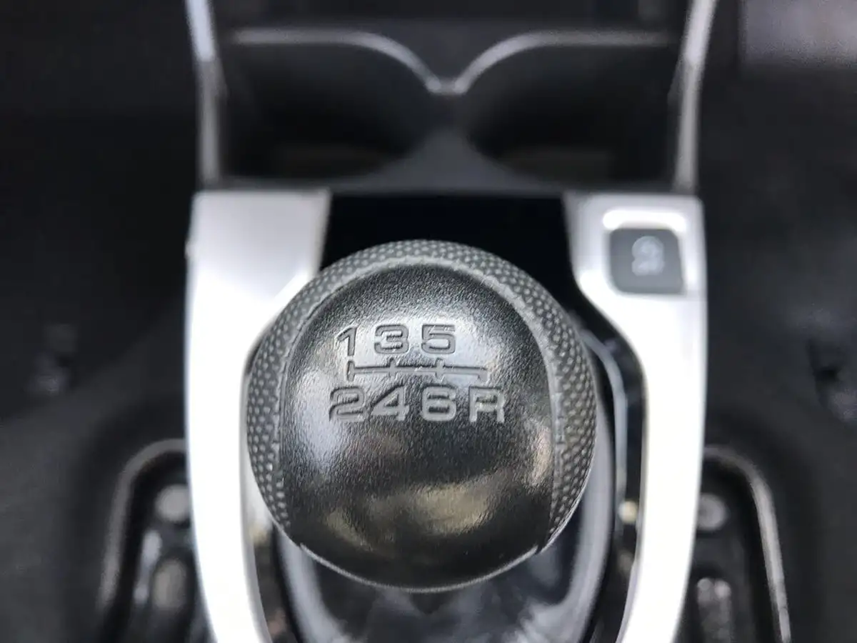 2015-honda-jazz-13-i-vtec-s-big-16