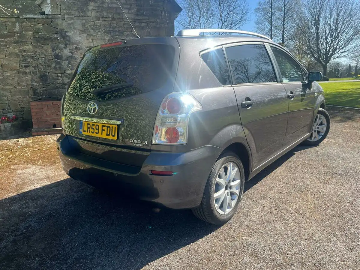 2009-toyota-verso-16-t2-vvt-i-big-56
