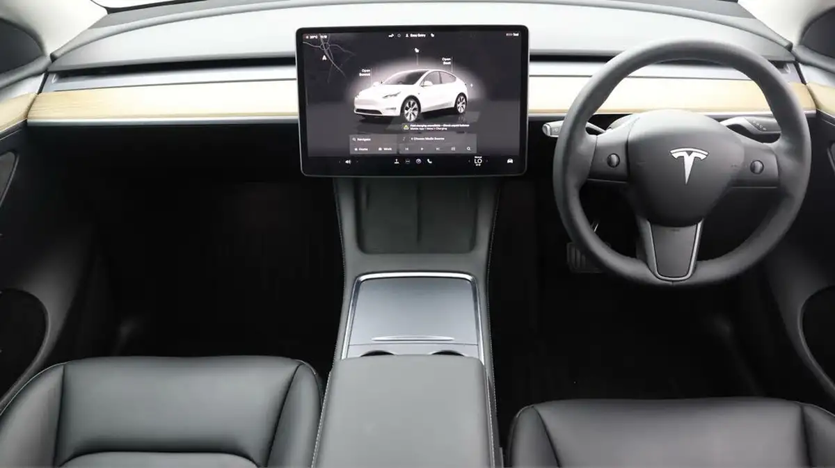2022-tesla-model-y-e-long-range-big-12
