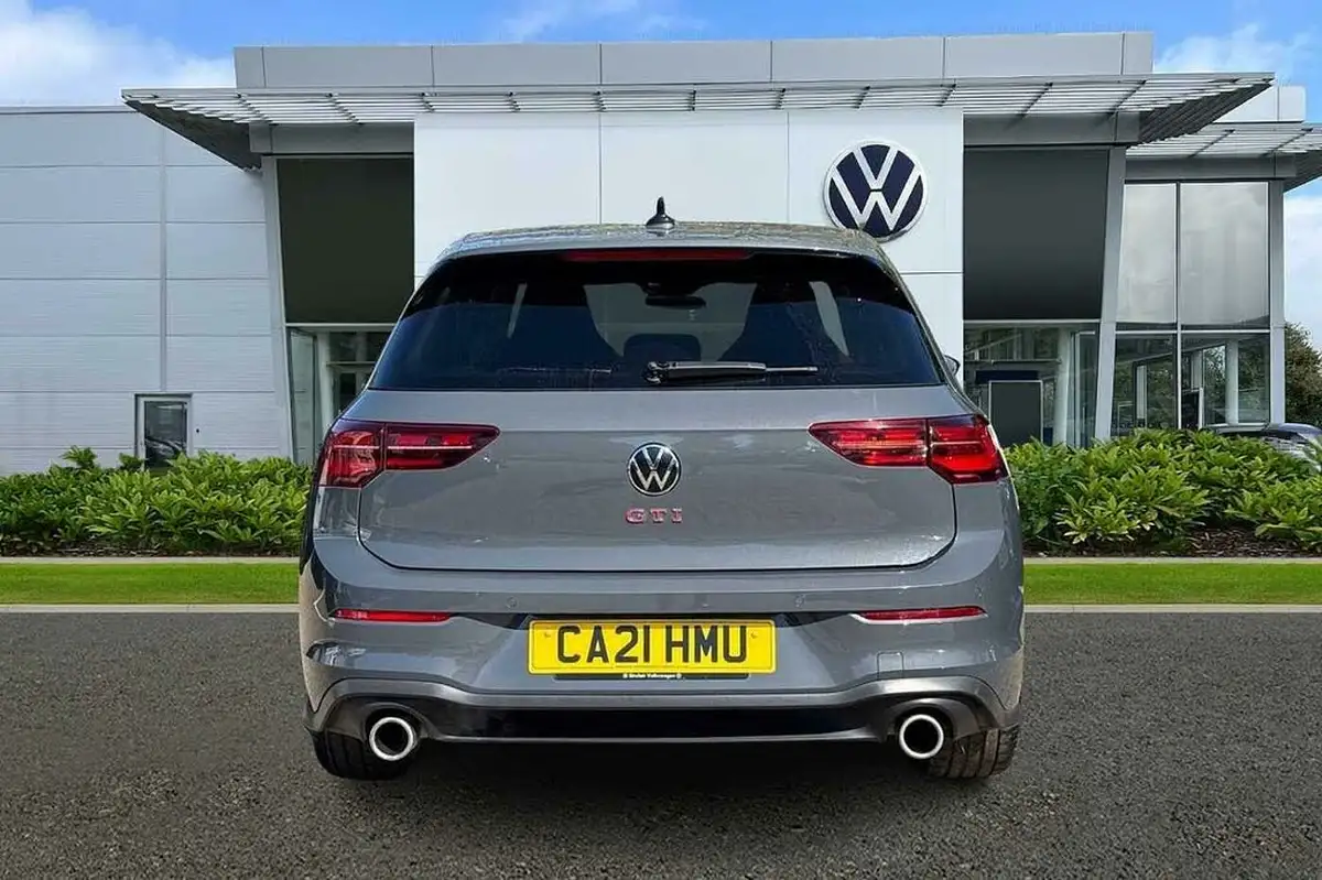2021-volkswagen-golf-20-tsi-gti-big-8