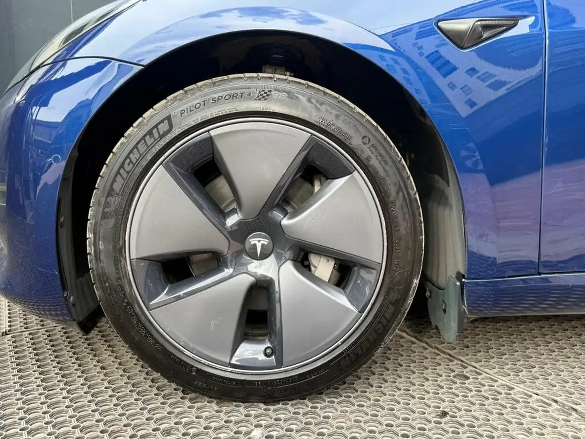 2022-tesla-model-3-e-long-range-big-16