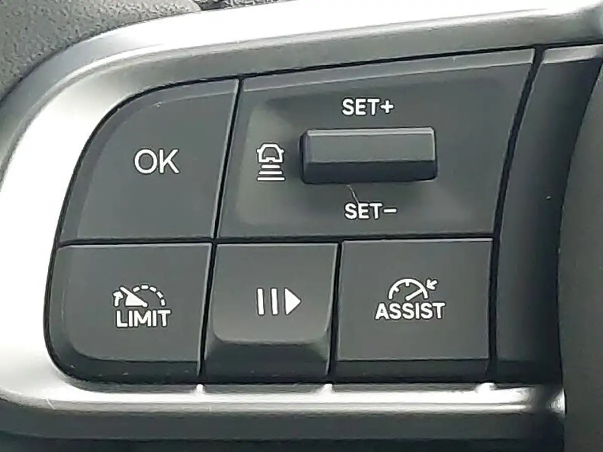 2024-jeep-avenger-12-gse-summit-e-hybrid-48v-auto-big-13