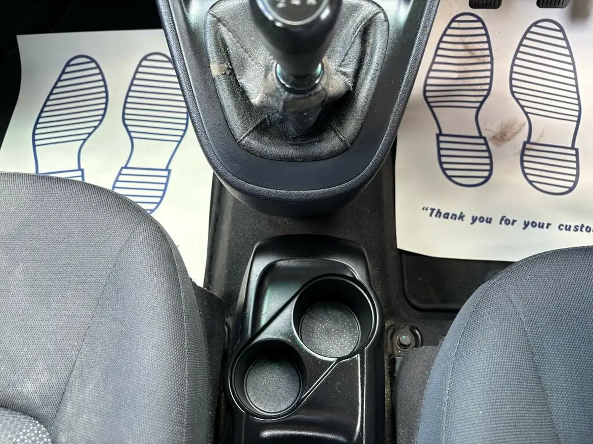 2009-hyundai-i10-12-comfort-76bhp-big-10