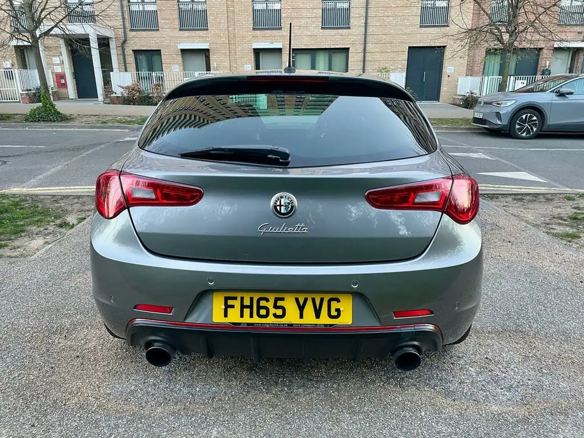 2016-alfa-romeo-giulietta-17-quadrifoglio-verde-big-22