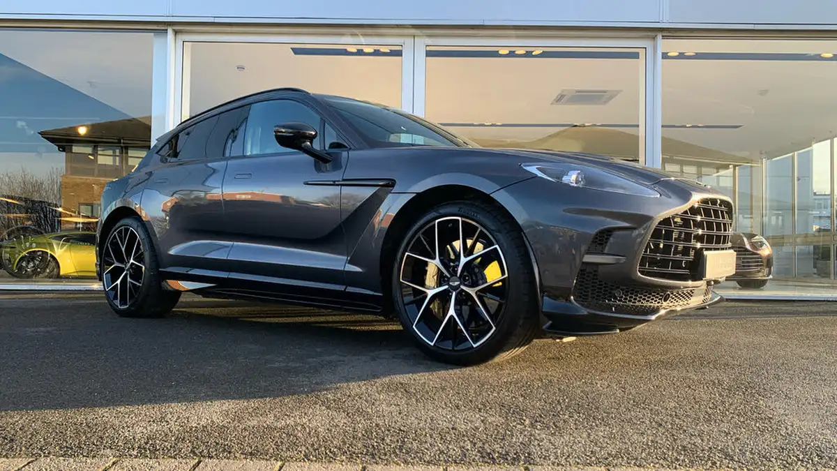 2024-aston-martin-dbx-40-v8-big-18