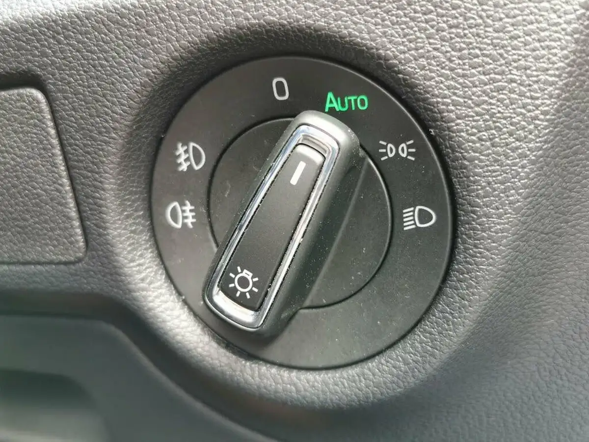 2020-skoda-kamiq-15-tsi-monte-carlo-dsg-big-54