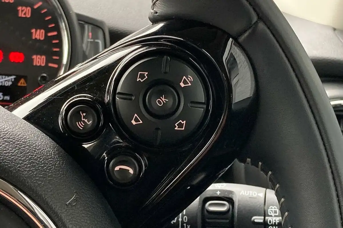 2018-mini-cooper-20-cooper-s-exclusive-ss-hatchback-3d-big-29