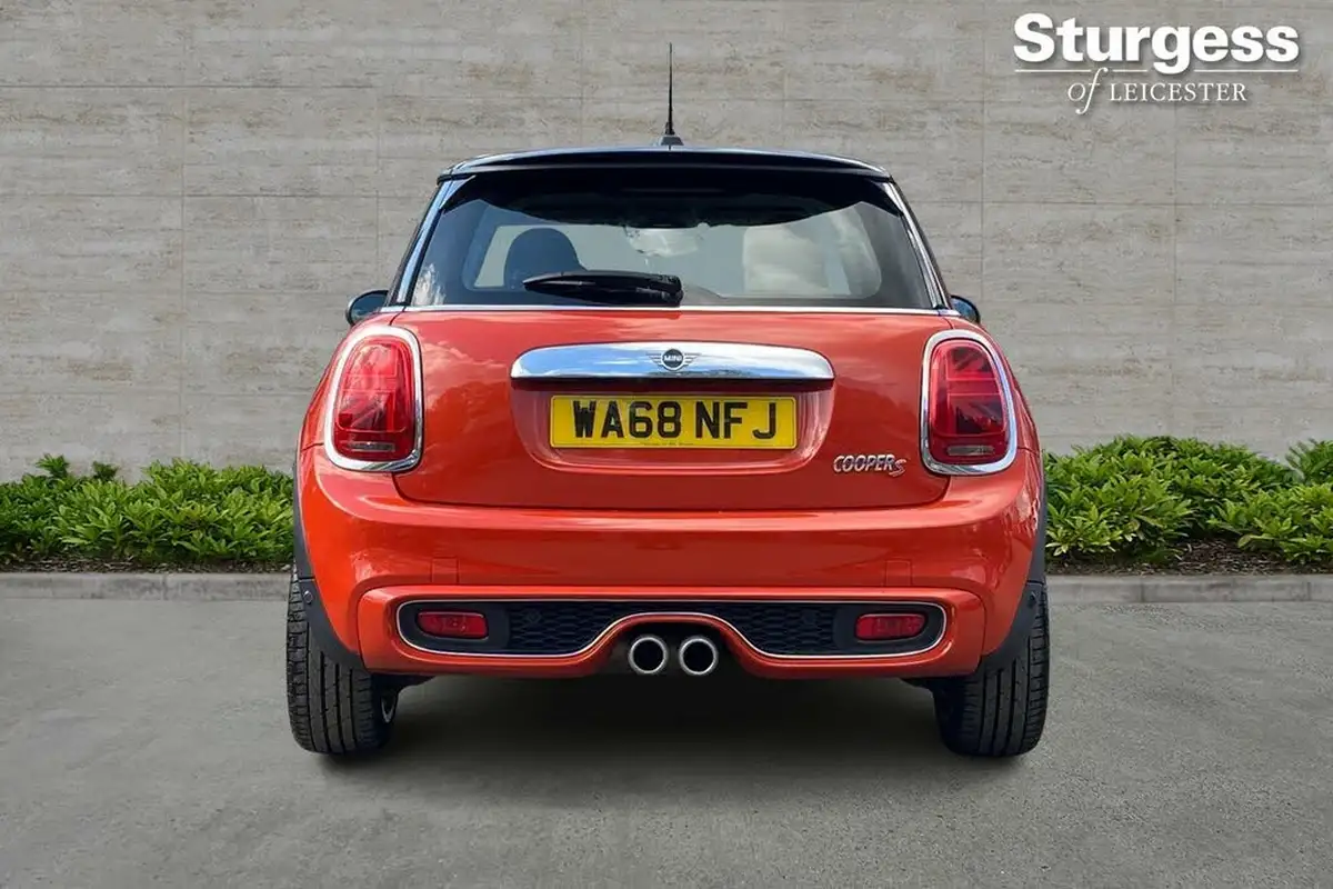 2018-mini-cooper-20-cooper-s-exclusive-ss-hatchback-3d-big-5