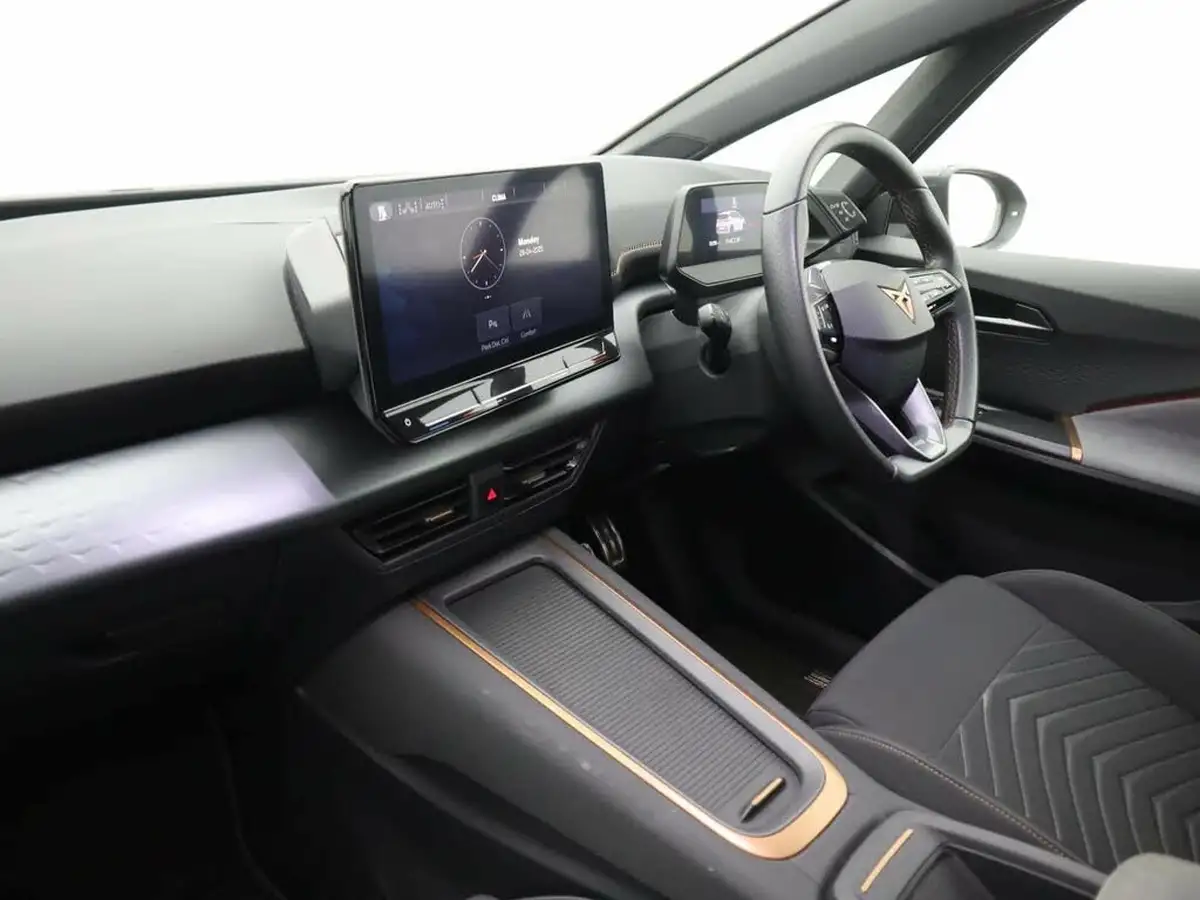 2023-cupra-born-e-v2-204ps-58kwh-big-8