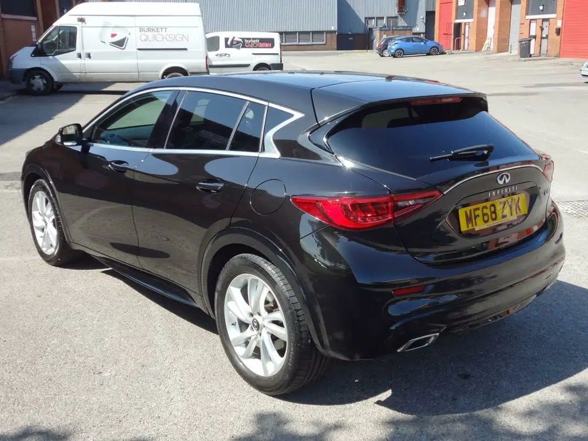 2018-infiniti-q30-16-luxe-122ps-big-5