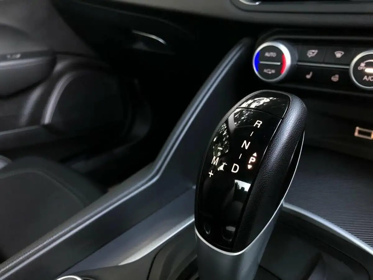 2018-alfa-romeo-giulia-20-veloce-big-49