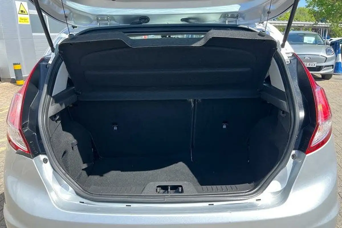2017-ford-fiesta-125-zetec-5d-big-20