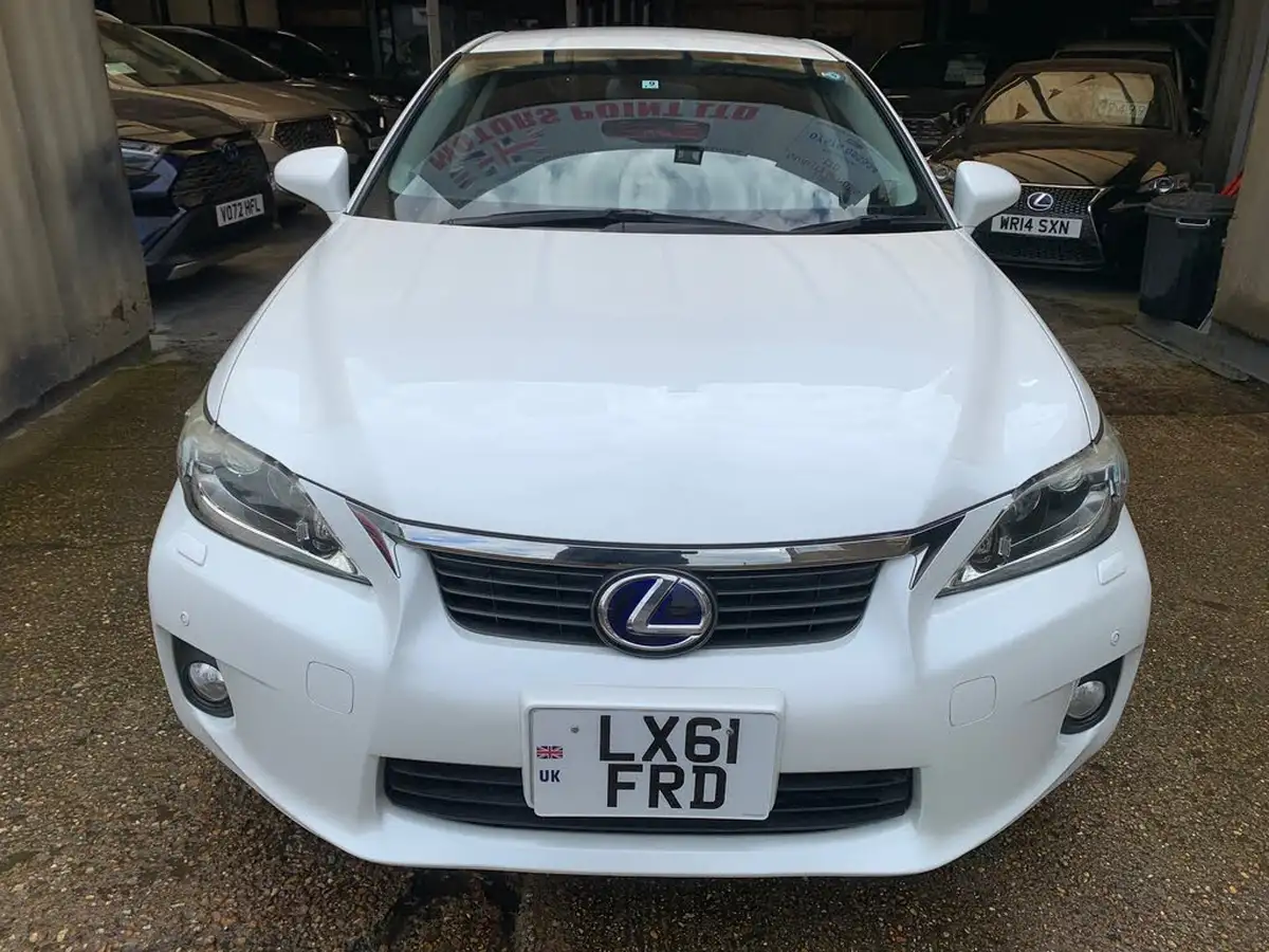 2011-lexus-ct-200h-big-2