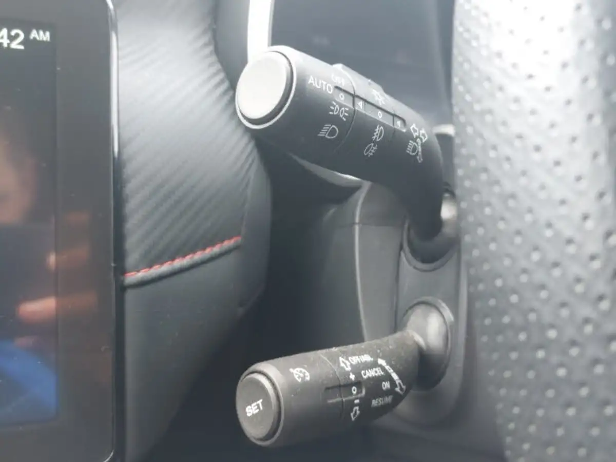 2023-mg-zs-suv-15-vti-tech-exclusive-big-15