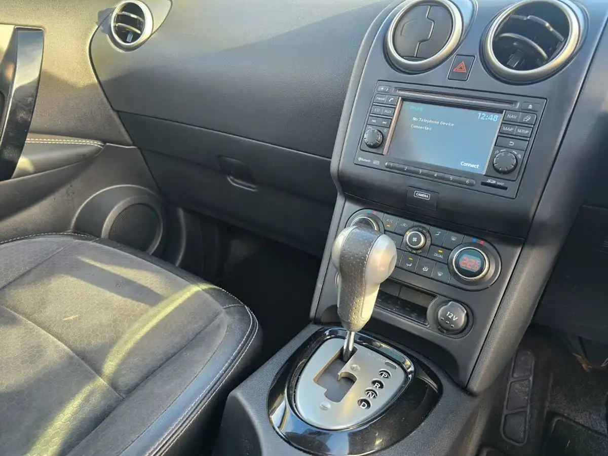 2013-nissan-qashqai2-20-360-4wd-cvt-big-47