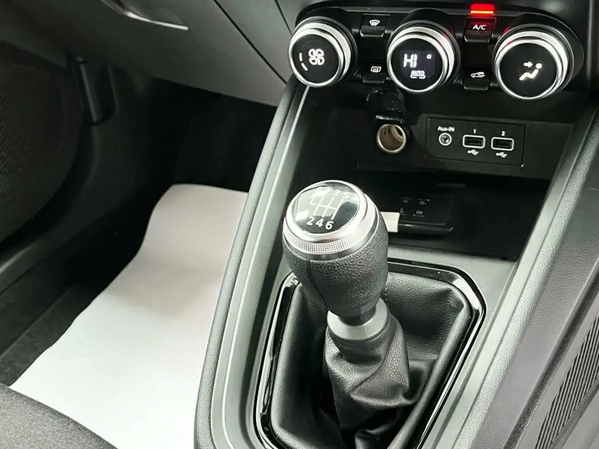 2022-renault-clio-10-tce-iconic-edition-big-21