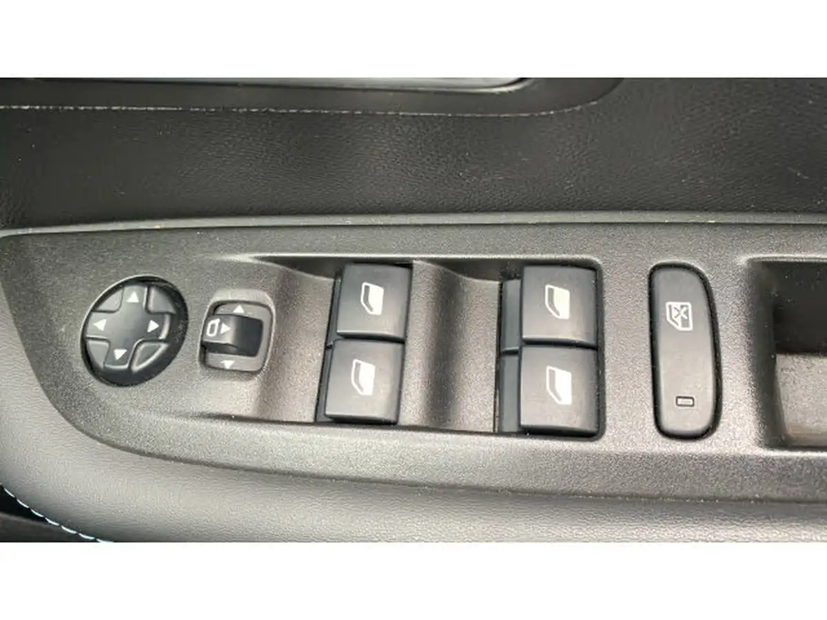 2021-peugeot-208-12-puretech-allure-premium-100bhp-big-37