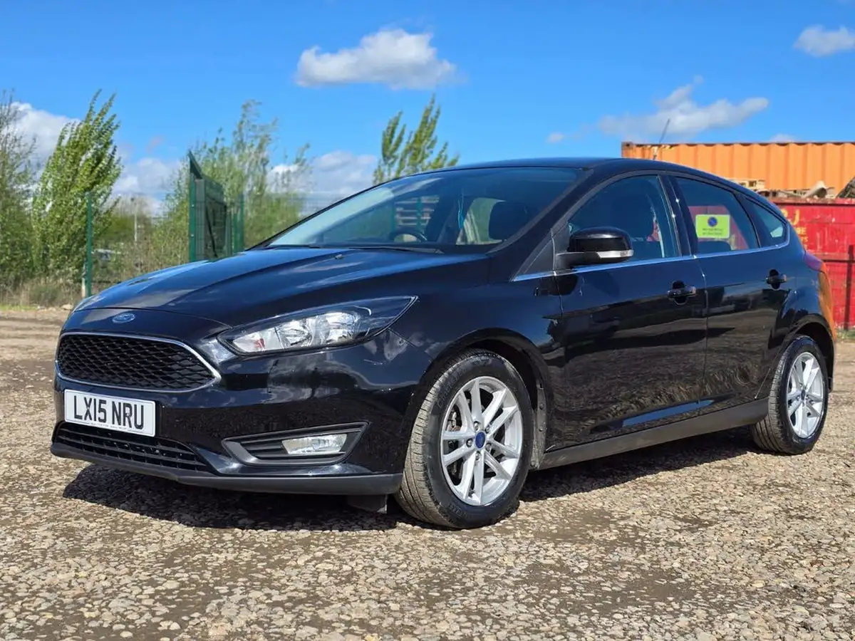 2015-ford-focus-16-zetec-hatchback-big-8