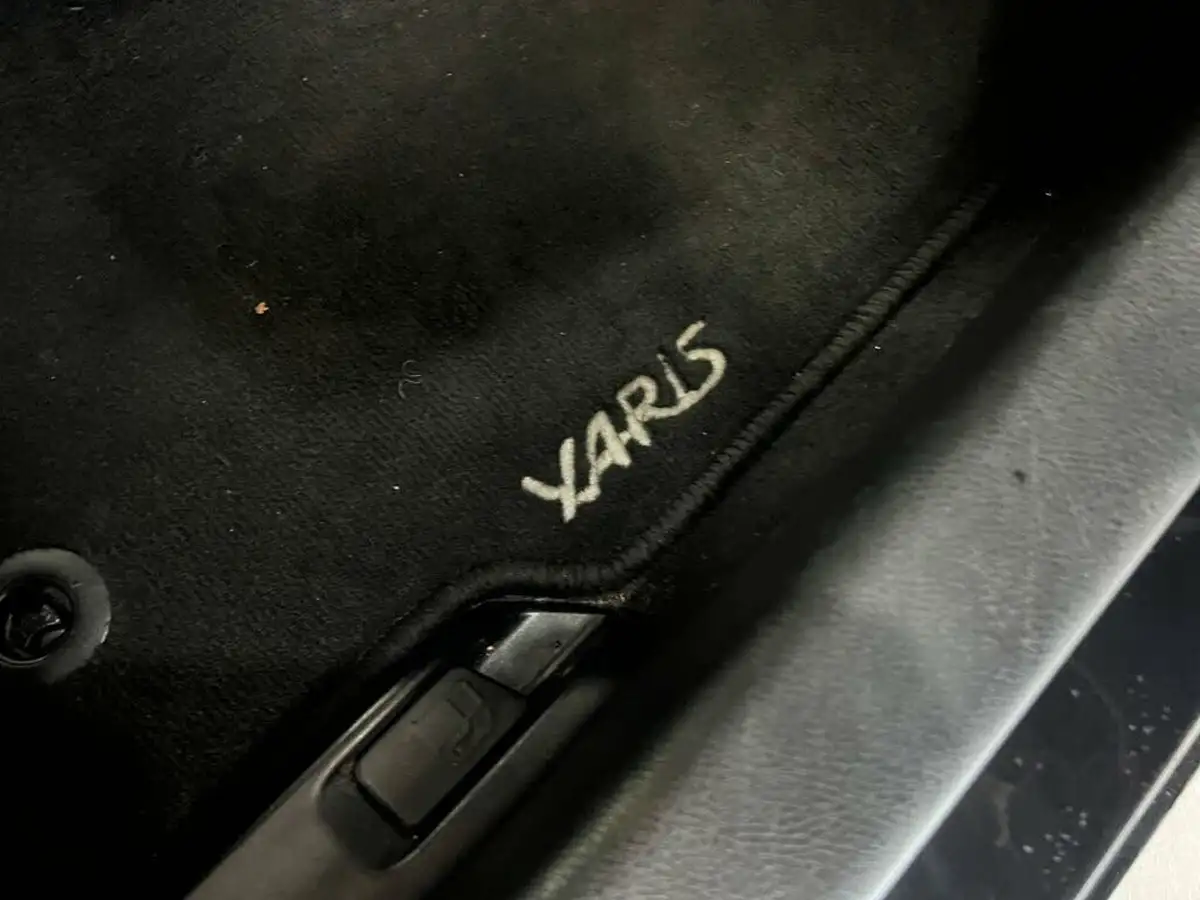 2014-toyota-yaris-133-icon-m-drive-s-big-29