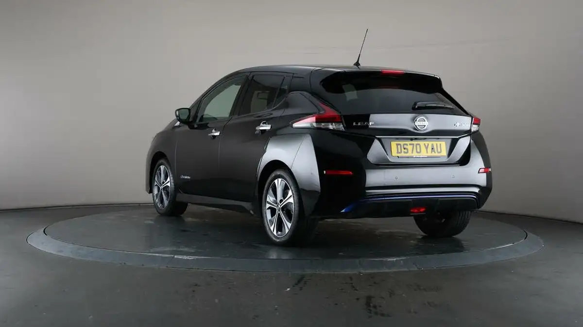 2020-nissan-leaf-e-tekna-big-60