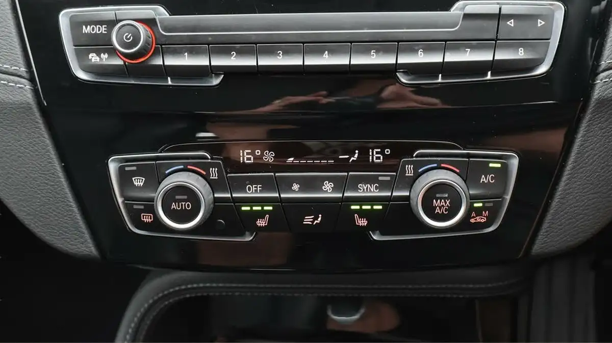 2022-bmw-x1-20-sdrive20i-xline-big-12