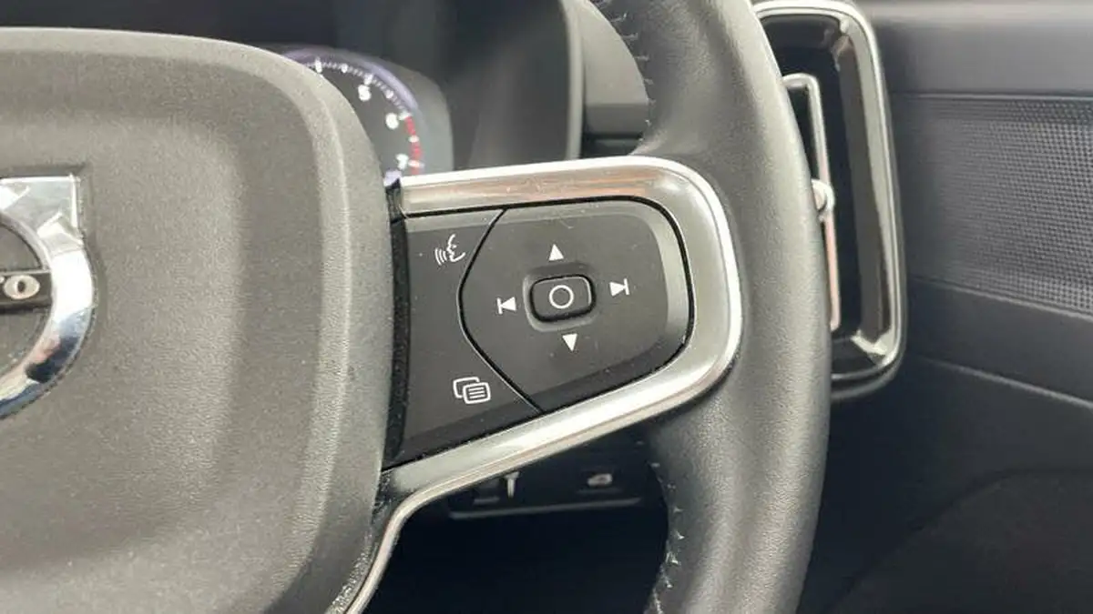 2021-volvo-xc40-20-b4-inscription-pro-197bhp-geartronic-big-22