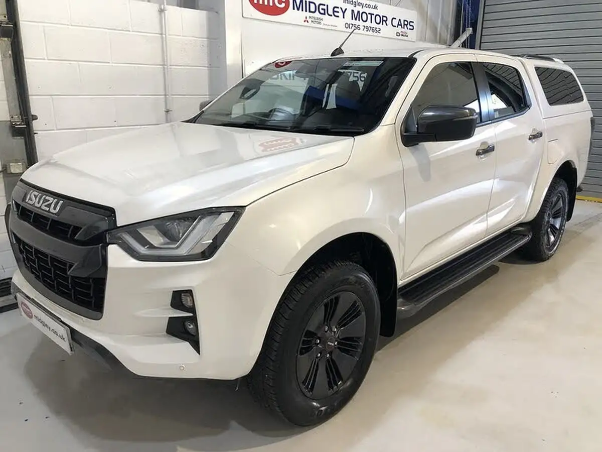 2022-isuzu-d-max-19td-v-cross-pickup-big-2