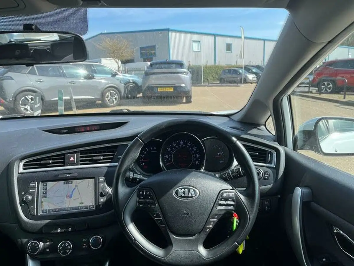 2017-kia-ceed-16crdi-2-hatchback-big-11