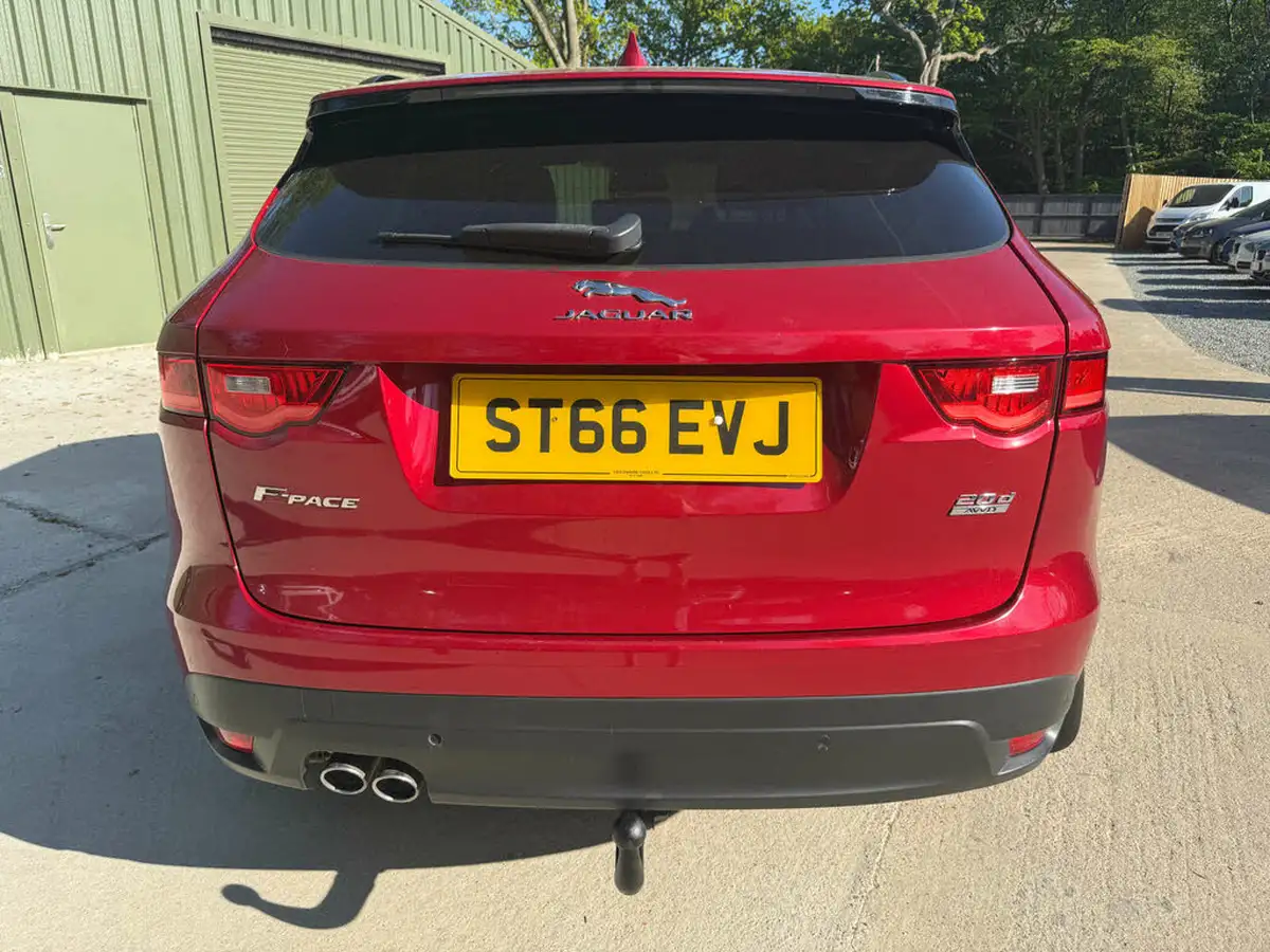 2016-jaguar-f-pace-20-i4d-r-sport-awd-auto-big-17