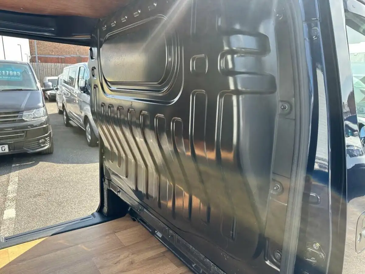2019-nissan-nv200-15td-acenta-89bhp-crewcab-van-big-23