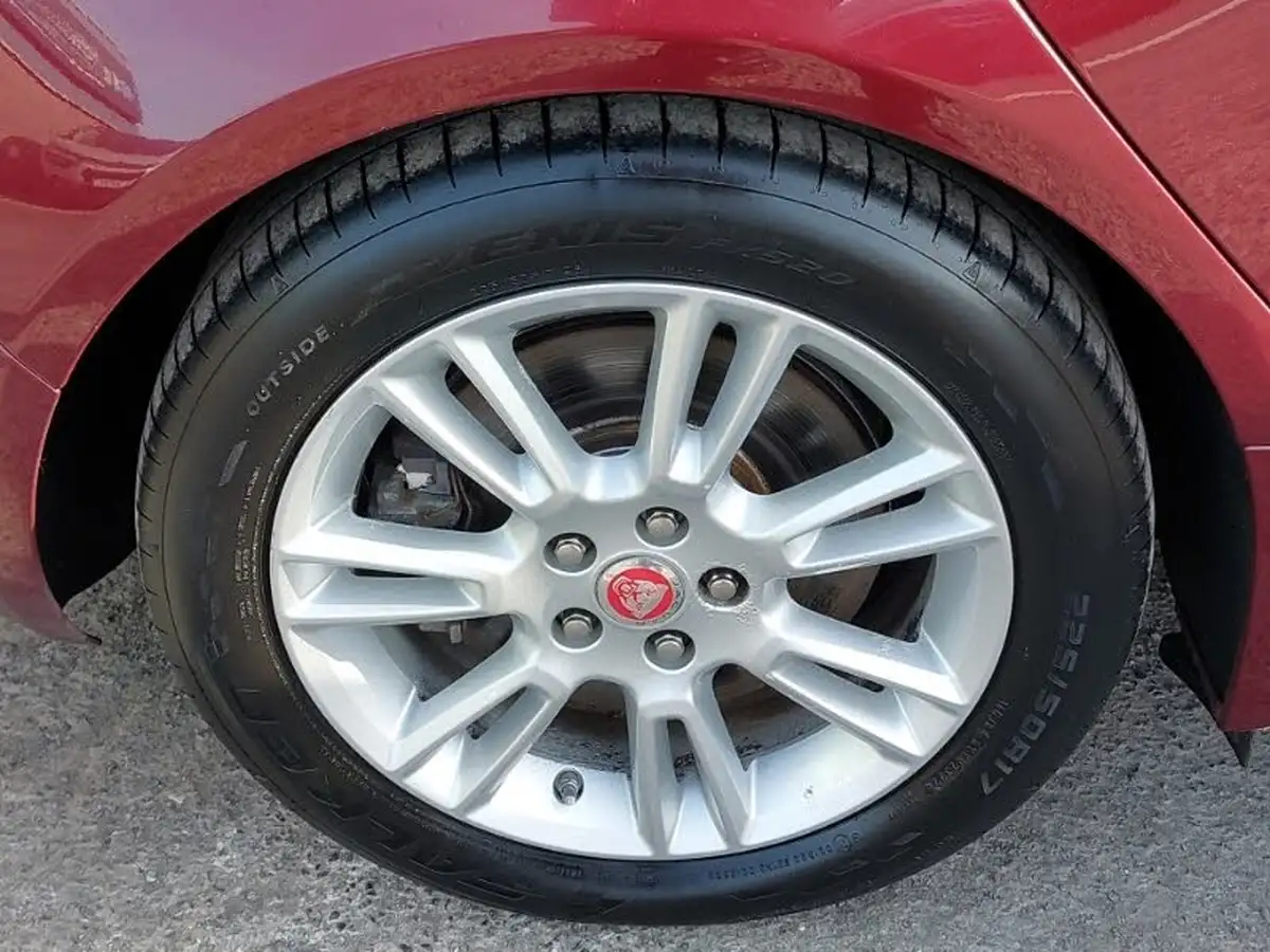 2016-jaguar-xe-20i-prestige-big-8