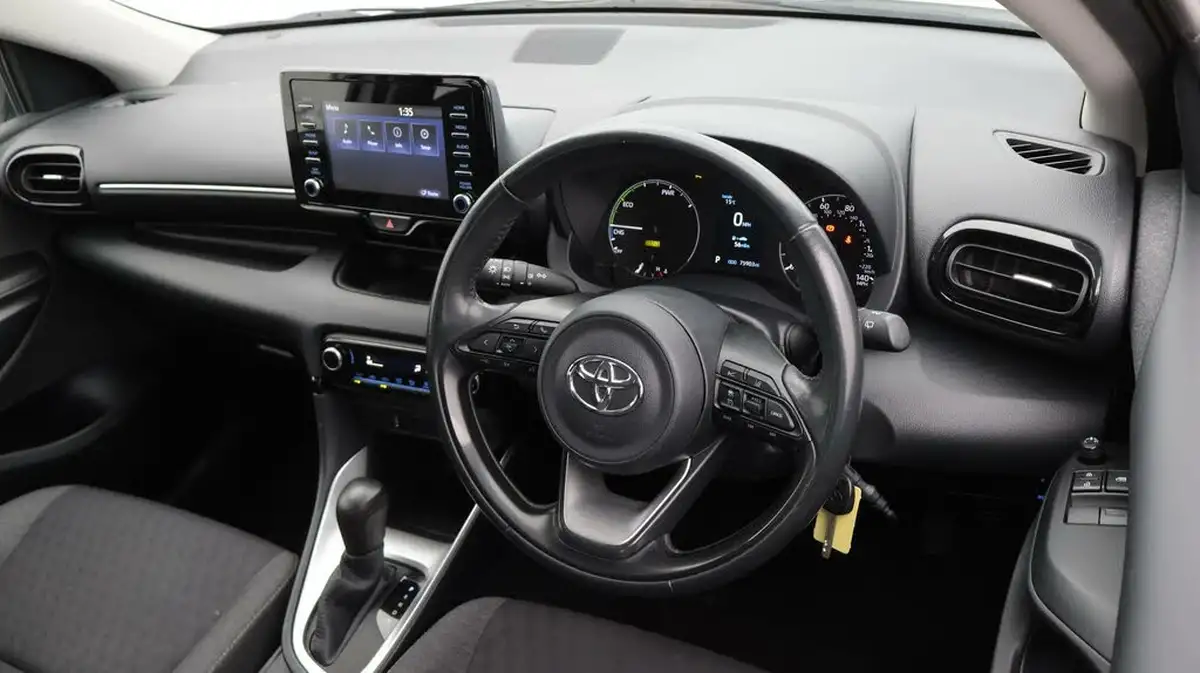 2021-toyota-yaris-15-vvt-i-icon-114bhp-hybrid-1490cc-e-cvt-big-9